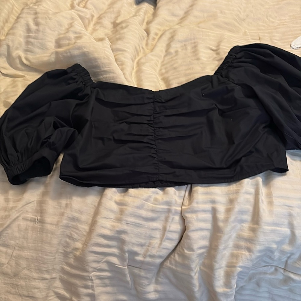 Abercrombie crop shirt size XL. NWT